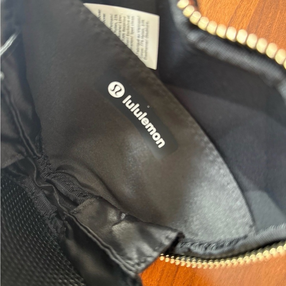 lululemon Geometric Black Hard Heart Wristlet pouch - Picture 2 of 3